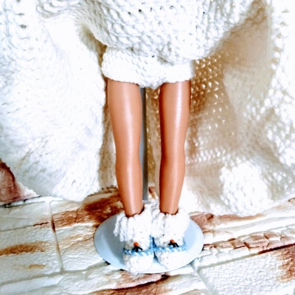 DOLL*NATIVE AMERICAN*HAND CROCHETED CLOTHING*BEADED NECKLACE*COLLECTORS ITEM* - Picture 10 of 12